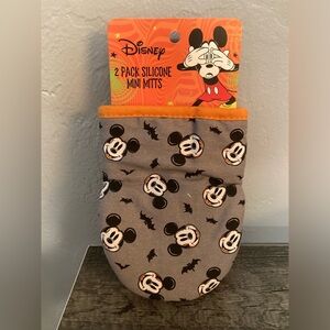 Disneys Halloween Mickey Mouse Oven Mitts